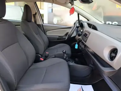 Toyota Yaris 2018 - 11900 EUR, 105553 km - AUTO.MOTO.pt - 105553km - foto 13 de 17