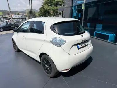 Renault Zoe 2015 - 8900 EUR, 112000 km - AUTO.MOTO.pt - 112000km - foto 4 de 9