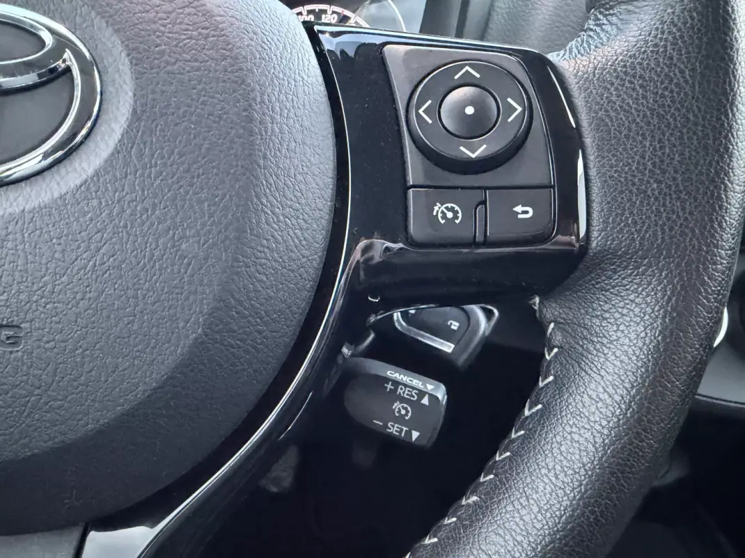 Toyota Yaris 2019 - 14400 EUR, 46977 km - AUTO.MOTO.pt - 46977km - foto 18 de 20