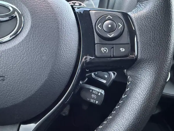 Toyota Yaris 2019 - 14200 EUR, 46977 km - AUTO.MOTO.pt - 46977km - foto 18 de 20