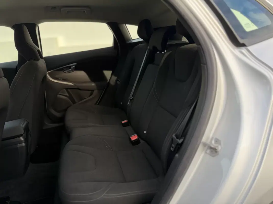 Volvo V40 2015 - 12450 EUR, 143090 km - AUTO.MOTO.pt - 143090km - foto 14 de 20