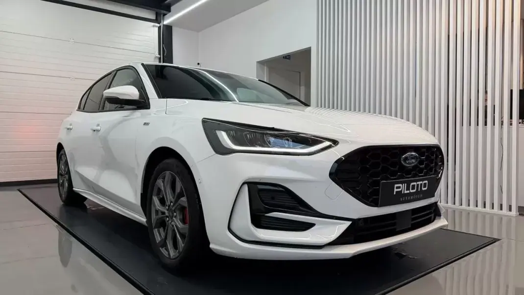 Ford Focus 2025 - 22990 EUR, 11701 km - AUTO.MOTO.pt - 11701km - foto 6 de 35