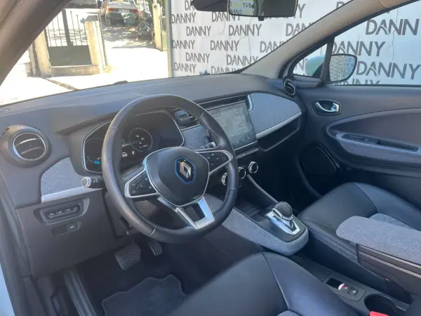 Renault Zoe 2020 - 15250 EUR, 83000 km - AUTO.MOTO.pt - 83000km - foto 6 de 11