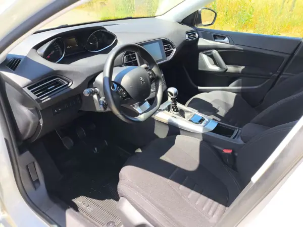 Peugeot 308 2016 - 9165 EUR, 160500 km - 160500km - foto 5 de 12