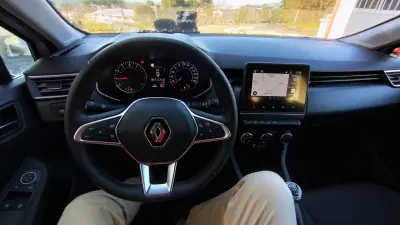 Renault Clio 2021 - 13999 EUR, 63000 km - AUTO.MOTO.pt - 63000km - foto 25 de 38