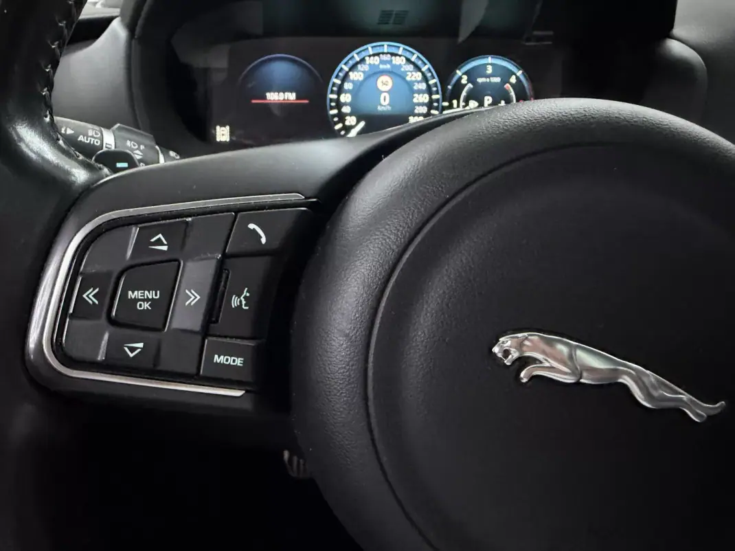 Jaguar F-Pace 2017 - 27950 EUR, 141687 km - 141687km - foto 25 de 48