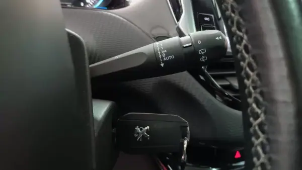 Peugeot 2008 2015 - 11490 EUR, 92490 km - AUTO.MOTO.pt - 92490km - foto 35 de 72