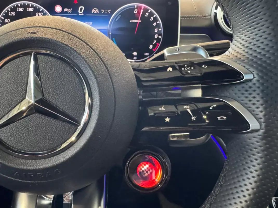 Mercedes-Benz C 63 AMG 2024 - 125000 EUR, 3456 km - AUTO.MOTO.pt - 3456km - foto 21 de 23