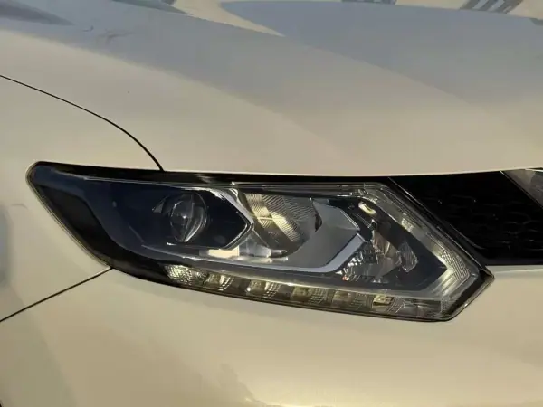 Nissan X-Trail 2014 — photo 2 of 39