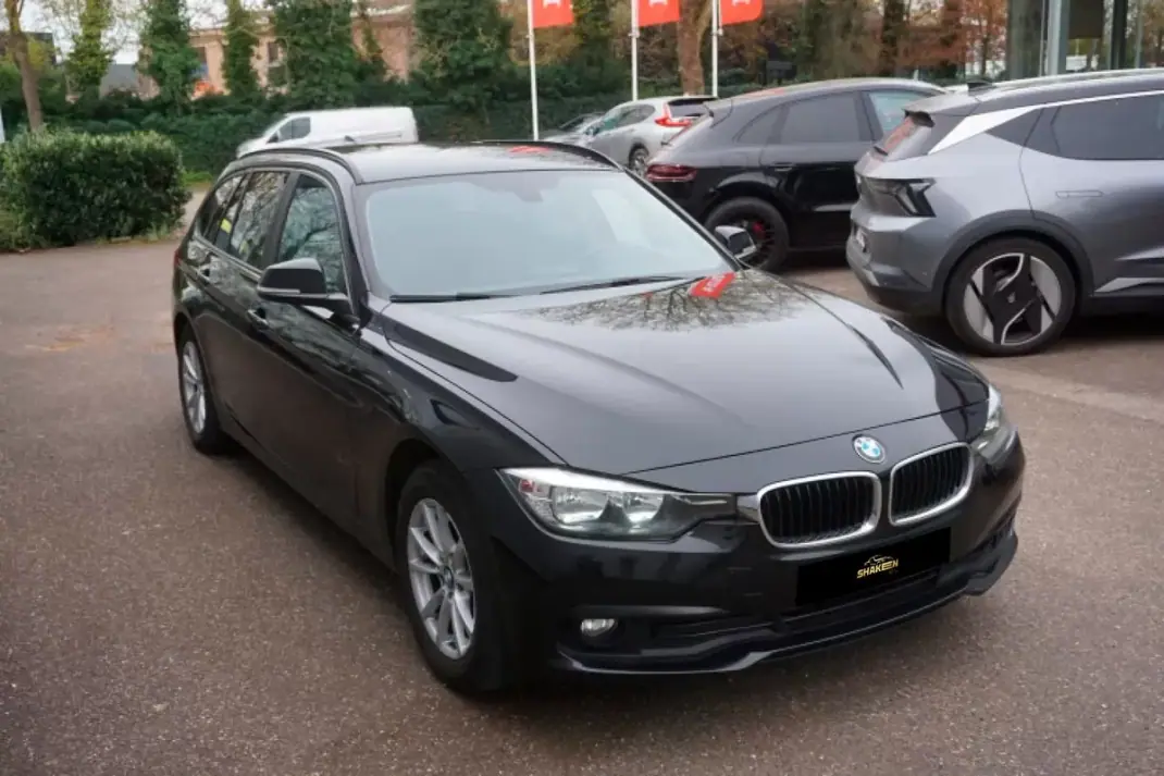 BMW 318 2017 - 15790 EUR, 170145 km - AUTO.MOTO.pt - 170145km - foto 3 de 14