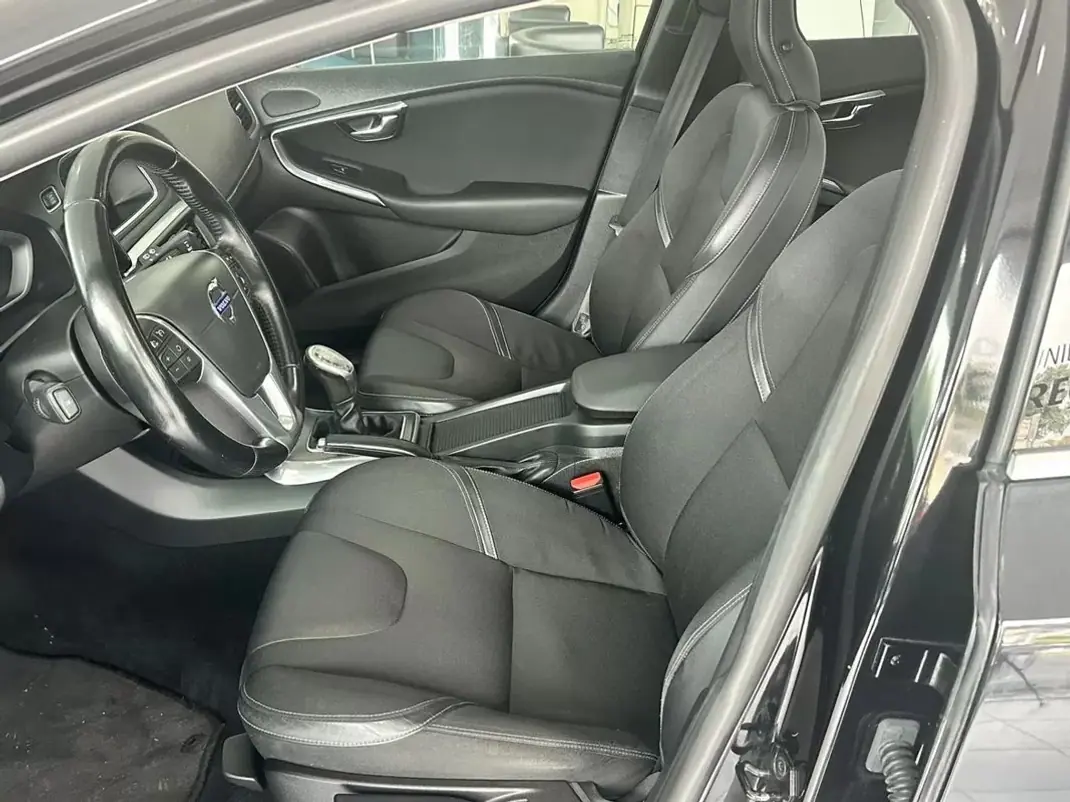 Volvo V40 Cross Country 2013 - 8750 EUR, 292850 km - 292850km - foto 9 de 34