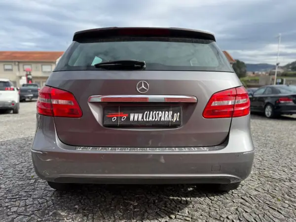 Mercedes-Benz B 180 2014 - 11900 EUR, 259000 km - AUTO.MOTO.pt - 259000km - foto 2 de 17