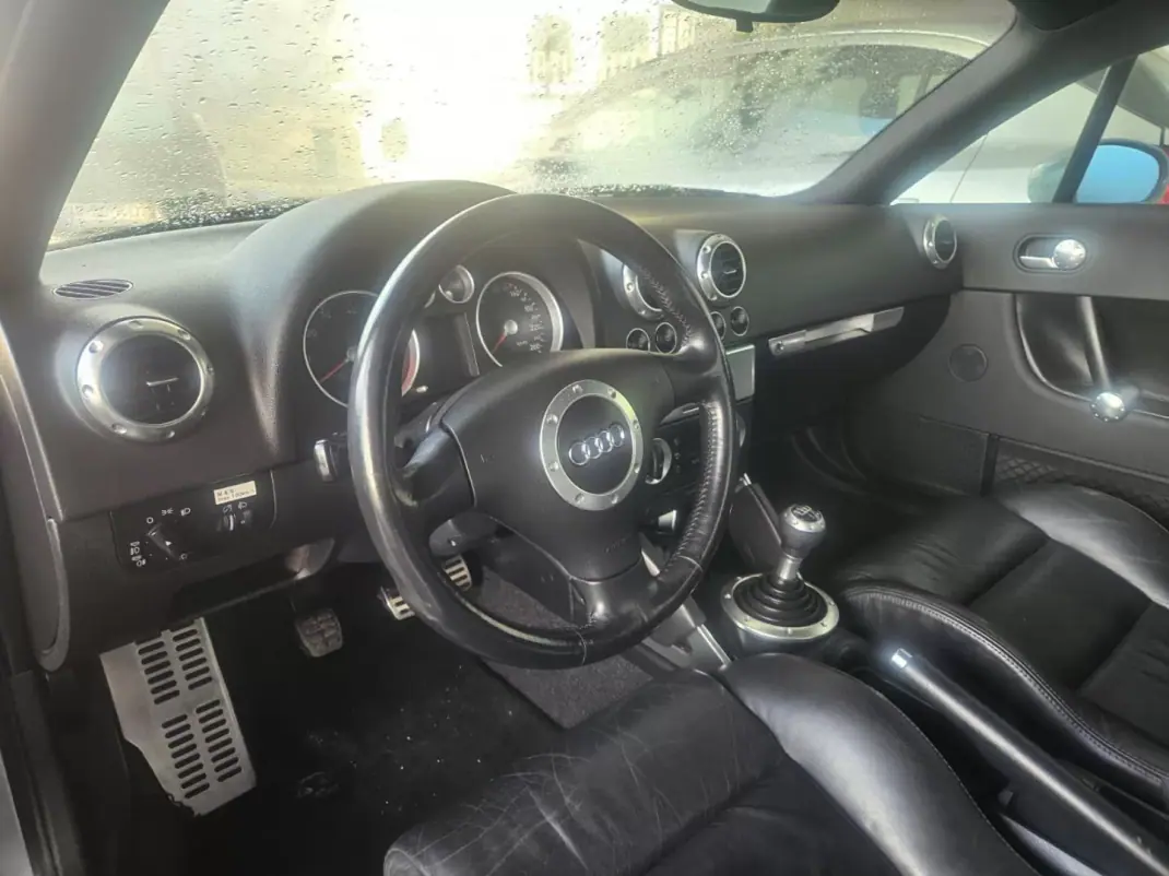 Audi TT Coupé 2000 - 7750 EUR, 156000 km - AUTO.MOTO.pt - 156000km - foto 3 de 4