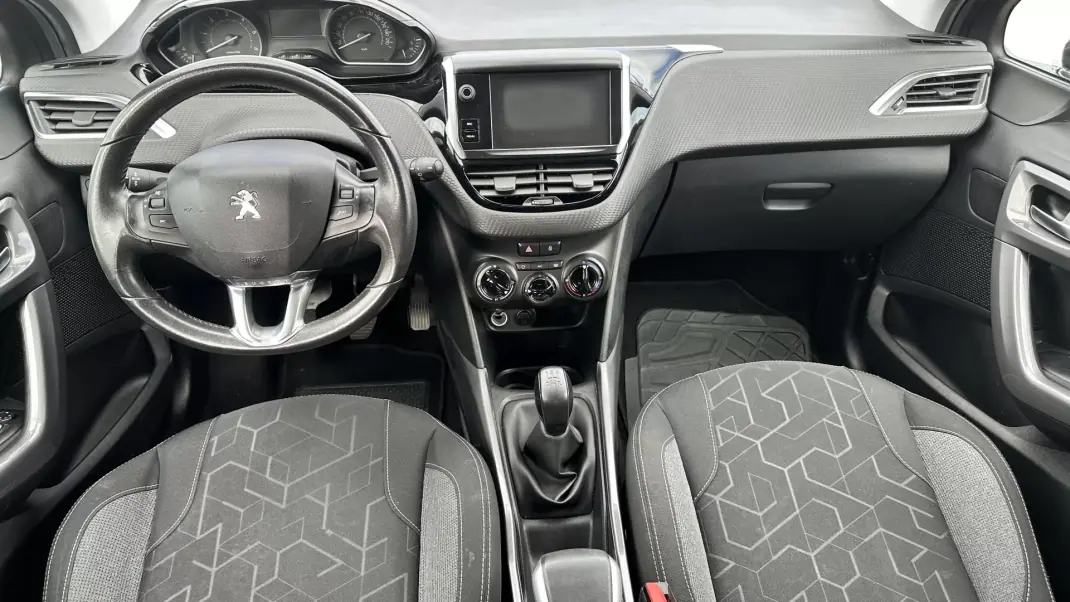 Peugeot 2008 2016 - 12900 EUR, 122000 km - AUTO.MOTO.pt - 122000km - foto 11 de 12