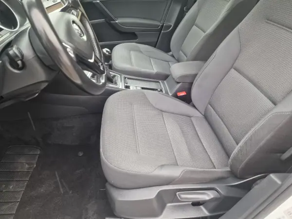 Volkswagen Golf 2019 - 18999 EUR, 139668 km - AUTO.MOTO.pt - 139668km - foto 14 de 30