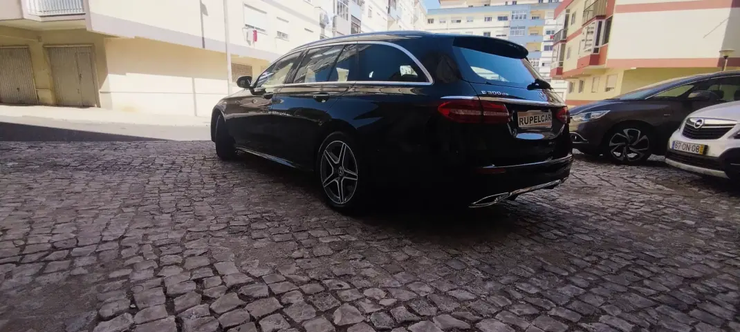 Mercedes-Benz E 300 2022 - 34950 EUR, 125970 km - AUTO.MOTO.pt - 125970km - foto 8 de 36
