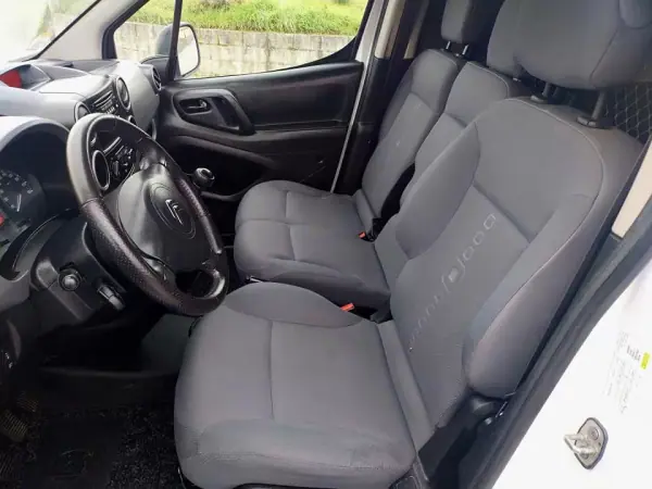 Citroën Berlingo 2016 - 12500 EUR, 126000 km - AUTO.MOTO.pt - 126000km - foto 7 de 9