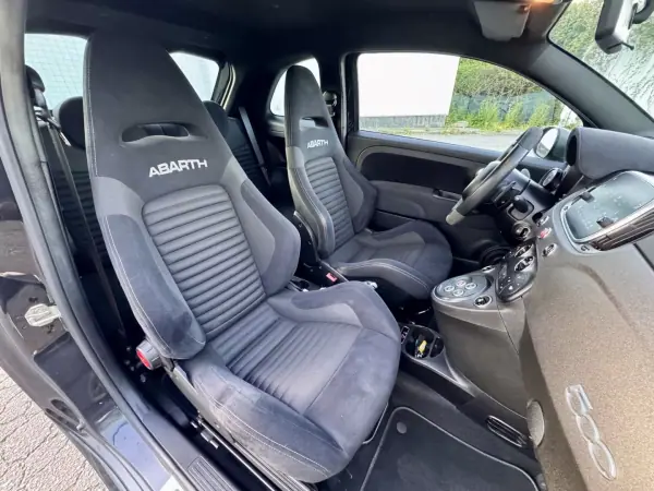 Abarth 595 2018 - 22500 EUR, 86000 km - AUTO.MOTO.pt - 86000km - foto 24 de 31