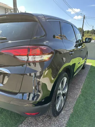 Renault Scénic 2016 - 10900 EUR, 220000 km - AUTO.MOTO.pt - 220000km - foto 15 de 66