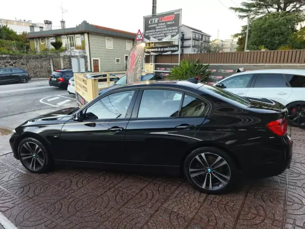 BMW 320 2012 - 13900 EUR, 320000 km - AUTO.MOTO.pt - 320000km - foto 12 de 37