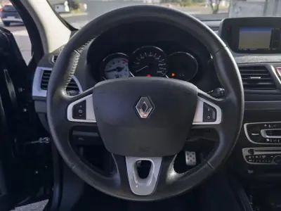 Renault Mégane Sport Tourer 2011 - 8990 EUR, 214000 km - AUTO.MOTO.pt - 214000km - foto 15 de 38