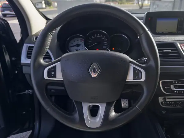Renault Mégane Sport Tourer 2011 - 8990 EUR, 214000 km - AUTO.MOTO.pt - 214000km - foto 15 de 38