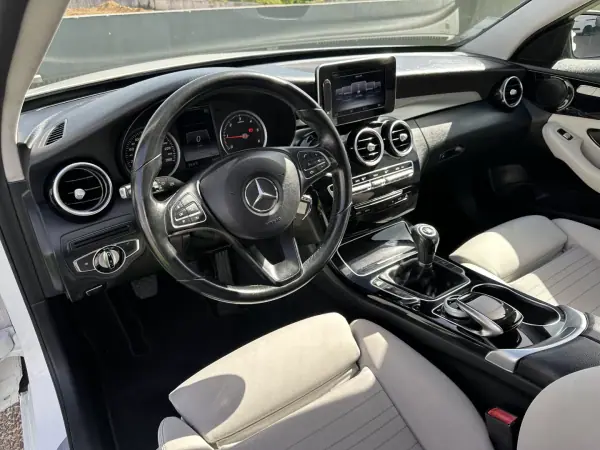 Mercedes-Benz C 180 2015 - 12900 EUR, 280000 km - AUTO.MOTO.pt - 280000km - foto 27 de 69