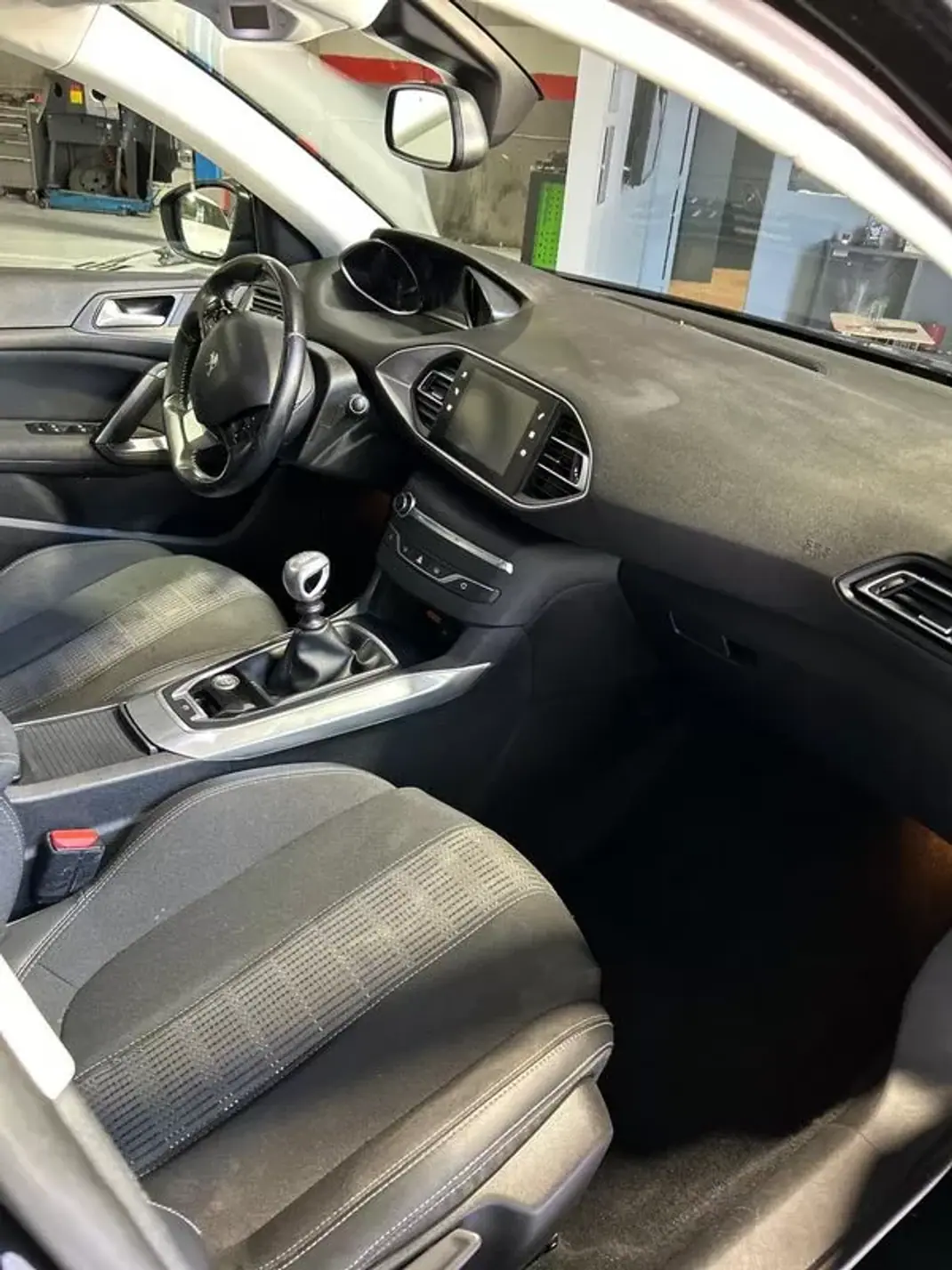 Peugeot 308 SW 2018 - 11500 EUR, 155853 km - AUTO.MOTO.pt - 155853km - foto 13 de 38