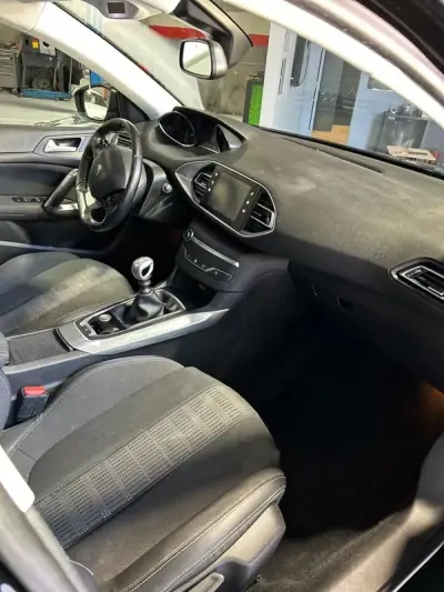 Peugeot 308 SW 2018 - 11500 EUR, 155853 km - AUTO.MOTO.pt - 155853km - foto 13 de 38