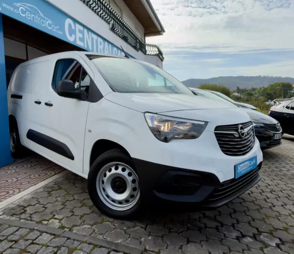 Opel COMBO 2024 - 16950 EUR, 53000 km - AUTO.MOTO.pt - 53000km - foto 2 de 24