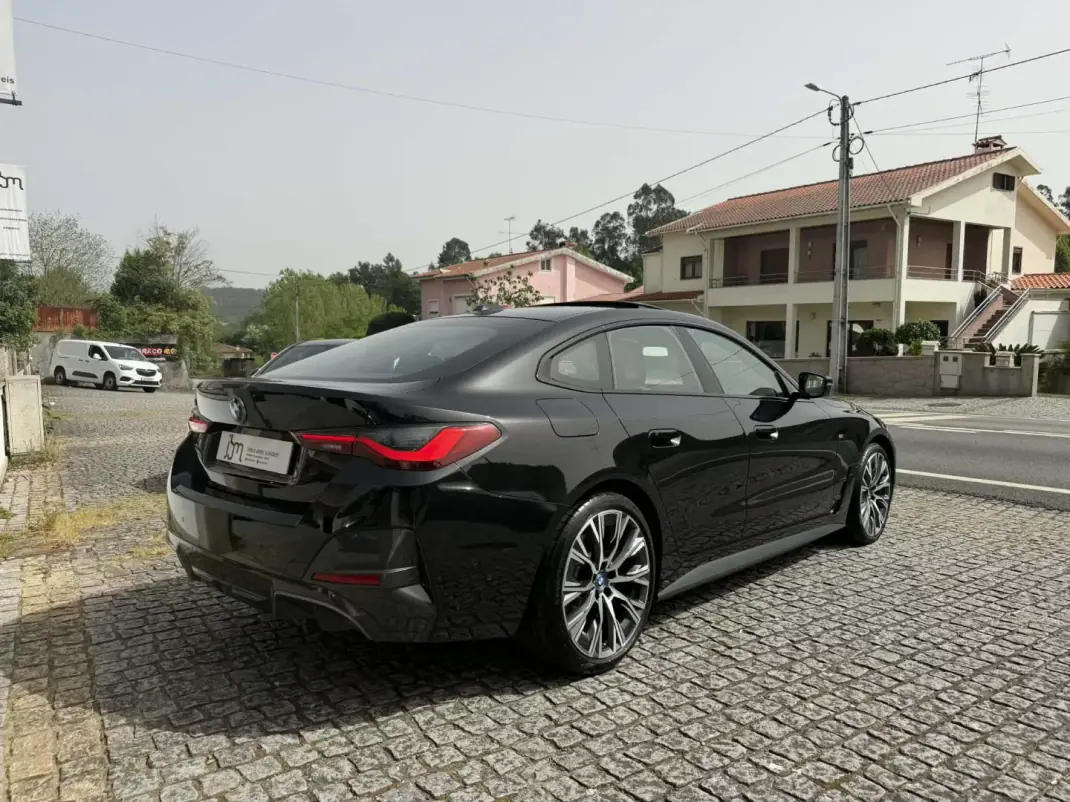 BMW i4 2022 - 36000 EUR, 129874 km - AUTO.MOTO.pt - 129874km - foto 3 de 9