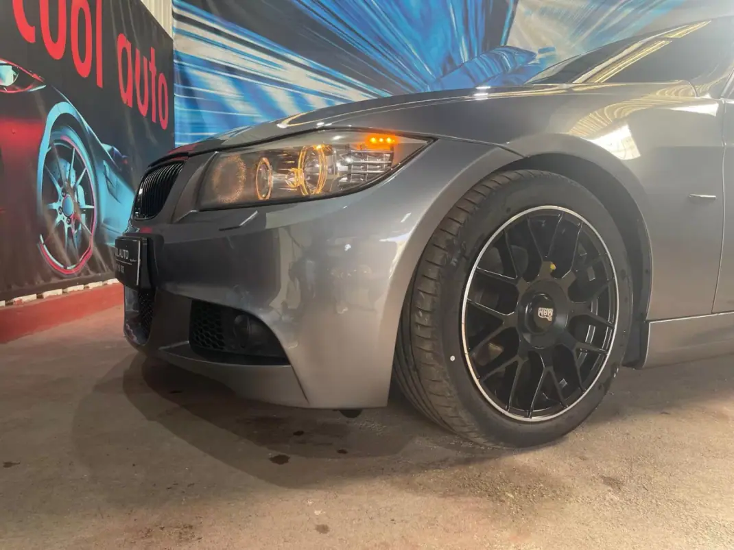 BMW 318 2010 - 10999 EUR, 181000 km - AUTO.MOTO.pt - 181000km - foto 13 de 46