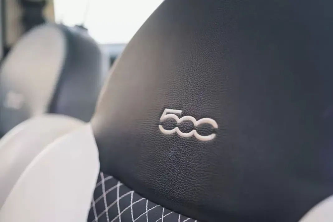 Fiat 500 2021 - 9999 EUR, 108000 km - AUTO.MOTO.pt - 108000km - foto 16 de 28