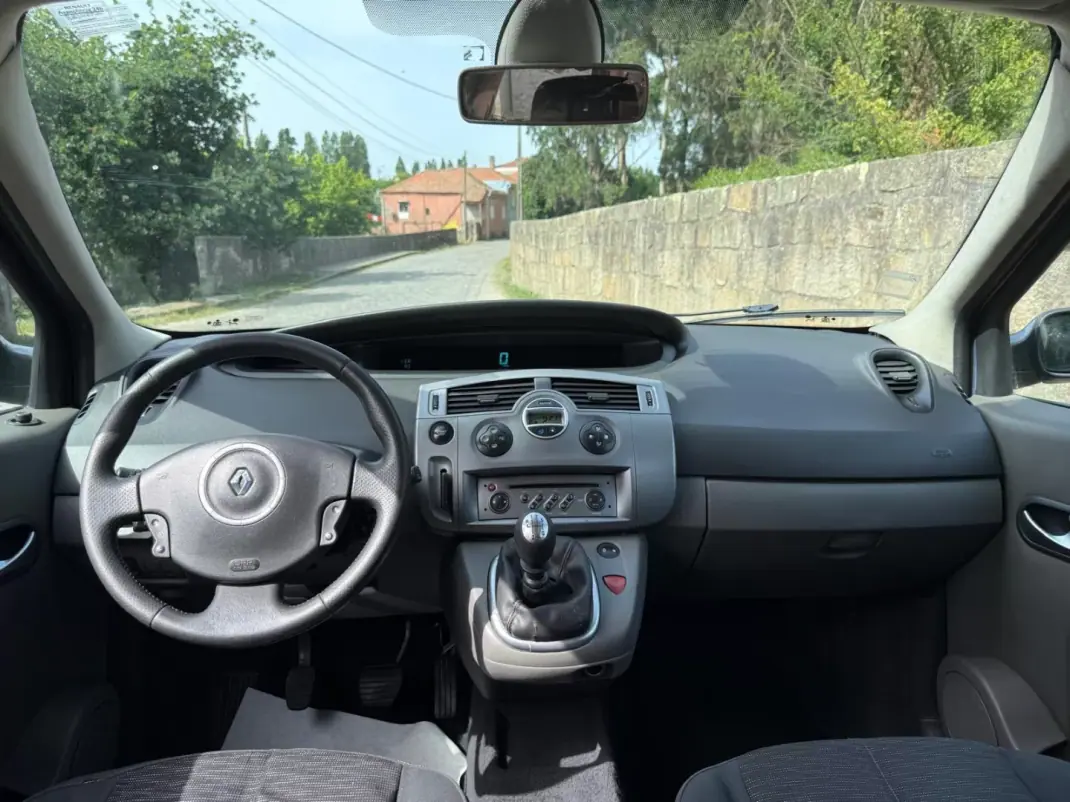 Renault Scénic 2007 - 2500 EUR, 284800 km - AUTO.MOTO.pt - 284800km - foto 5 de 11