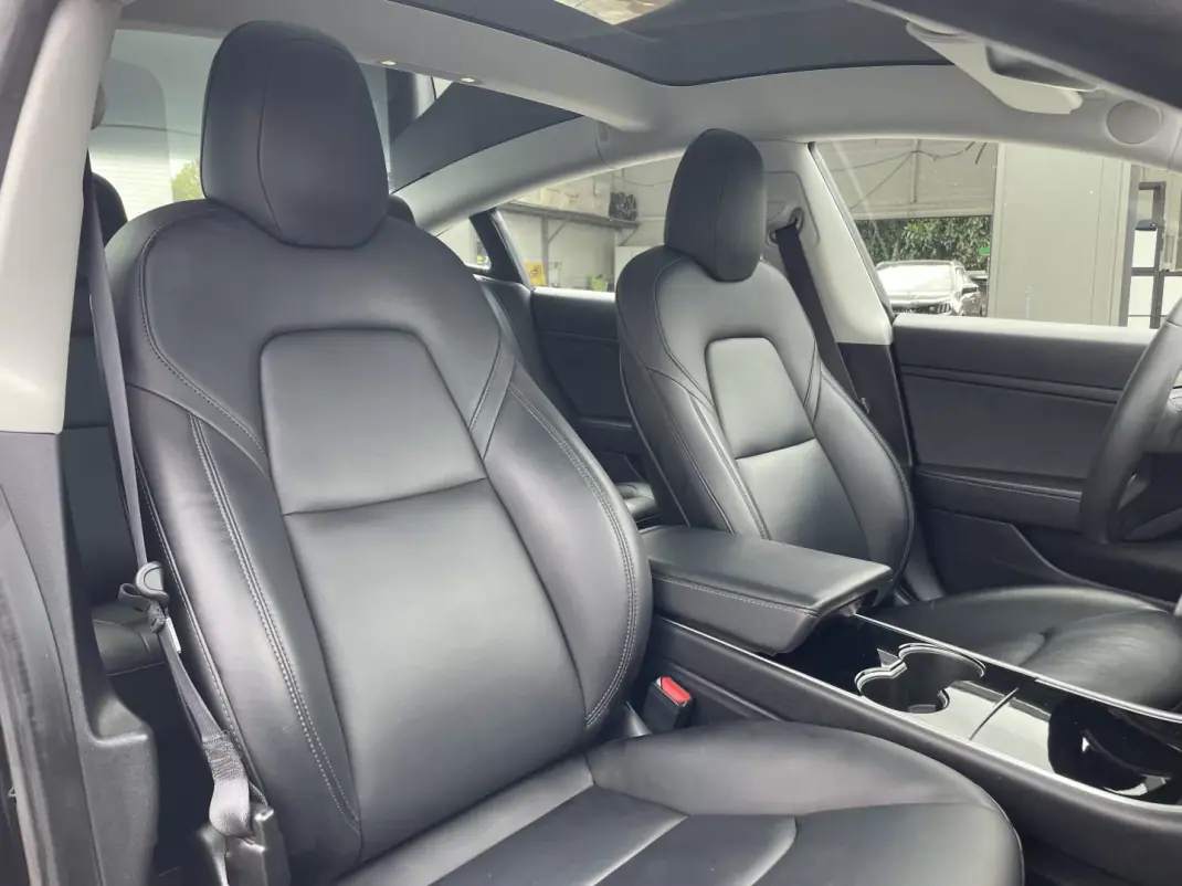 Tesla Model 3 2019 - 22995 EUR, 126801 km - AUTO.MOTO.pt - 126801km - foto 20 de 40