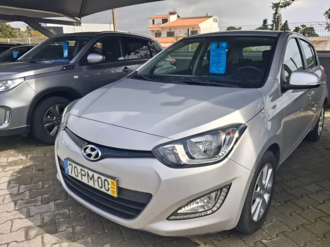Hyundai i20 2015 - 8500 EUR, 90000 km - AUTO.MOTO.pt - 90000km - foto 8 de 13