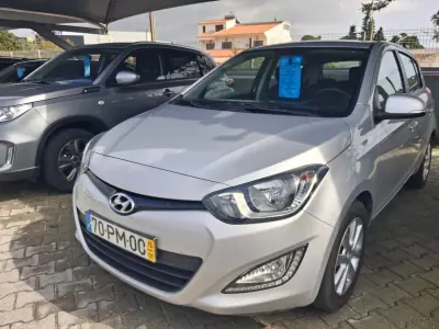 Hyundai i20 2015 - 8500 EUR, 90000 km - AUTO.MOTO.pt - 90000km - foto 8 de 13