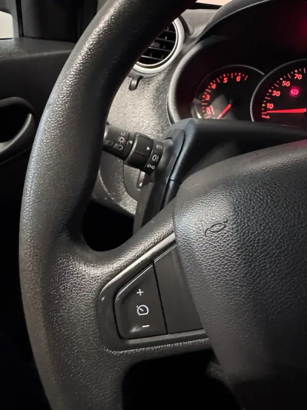 Renault Kangoo 2019 - 15900 EUR, 177924 km - AUTO.MOTO.pt - 177924km - foto 14 de 35
