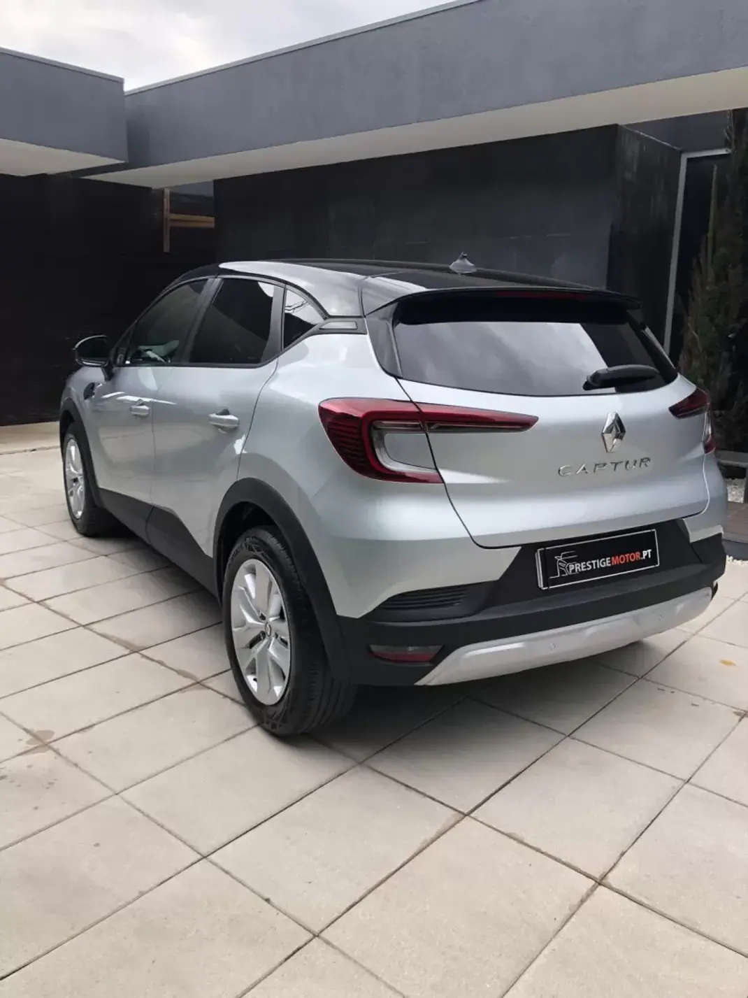 Renault Captur 2023 - 16900 EUR, 51000 km - AUTO.MOTO.pt - 51000km - foto 4 de 31