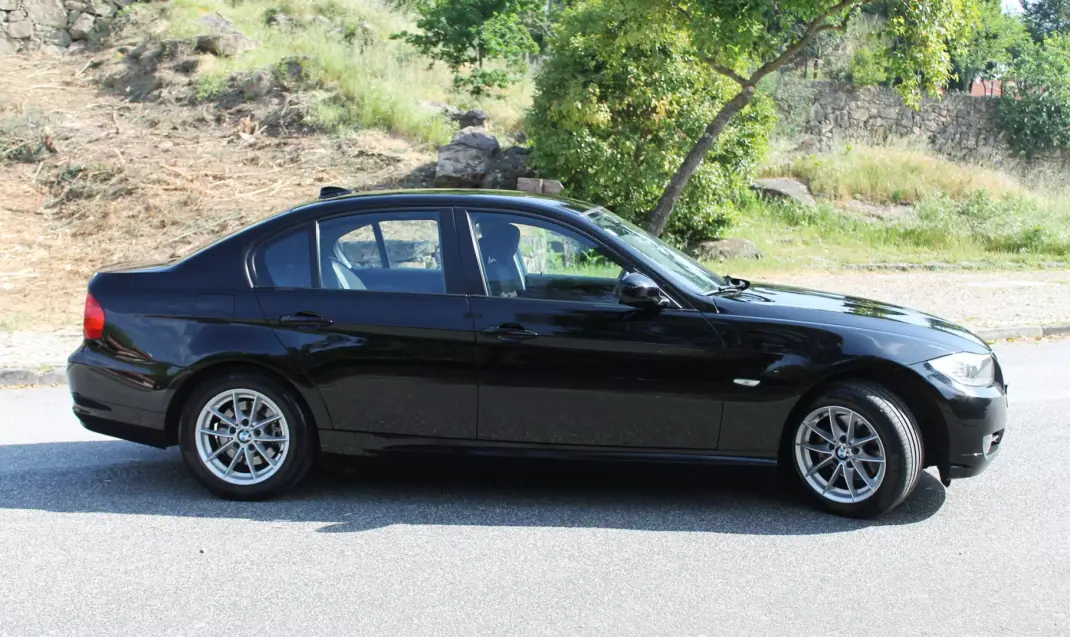 BMW 318 2010 - 10000 EUR, 254000 km - 254000km - foto 5 de 35