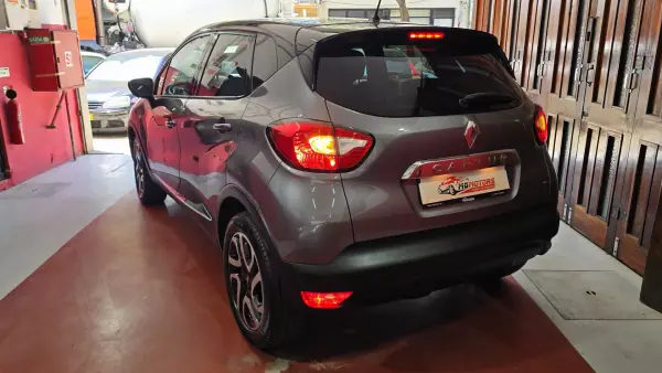 Renault Captur 2016 - 10490 EUR, 58907 km - AUTO.MOTO.pt - 58907km - foto 7 de 46