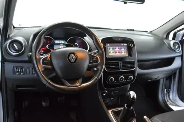 Renault Clio 2016 - 13550 EUR, 109000 km - AUTO.MOTO.pt - 109000km - foto 8 de 13