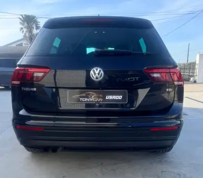 Volkswagen Tiguan 2017 - 17500 EUR, 205000 km - AUTO.MOTO.pt - 205000km - foto 11 de 19