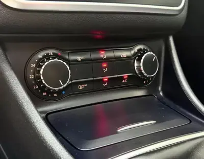 Mercedes-Benz CLA 180 2016 - 15850 EUR, 146212 km - AUTO.MOTO.pt - 146212km - foto 27 de 31