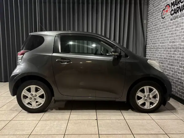 Toyota iQ 2010 - 7990 EUR, 180000 km - AUTO.MOTO.pt - 180000km - foto 6 de 13