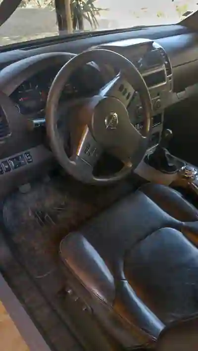 Nissan Navara 2005 - 13000 EUR, 293000 km - AUTO.MOTO.pt - 293000km - foto 13 de 14