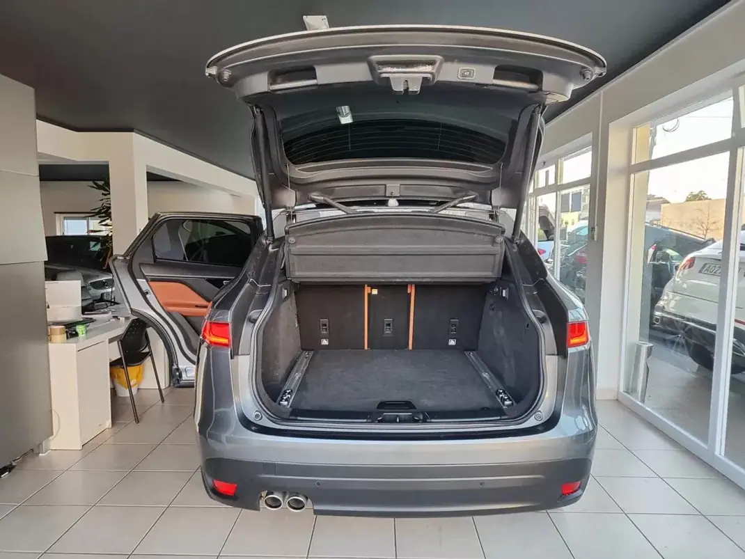 Jaguar F-Pace 2017 - 22500 EUR, 147000 km - AUTO.MOTO.pt - 147000km - foto 15 de 40