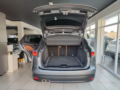 Jaguar F-Pace 2017 - 22500 EUR, 147000 km - AUTO.MOTO.pt - 147000km - foto 15 de 40