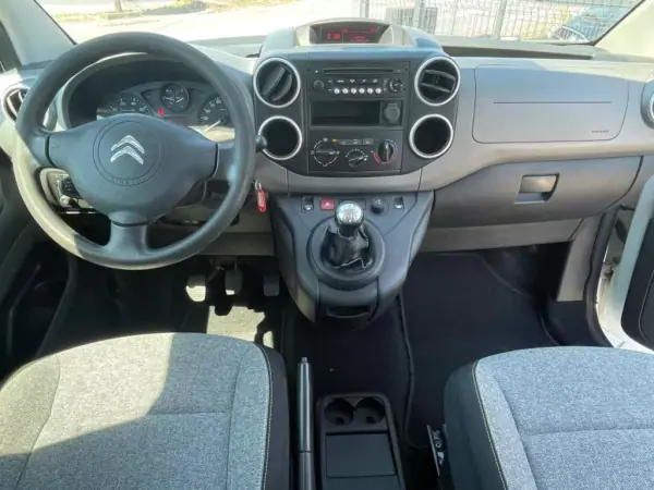 Citroën Berlingo 2017 - 9900 EUR, 312000 km - AUTO.MOTO.pt - 312000km - foto 11 de 14