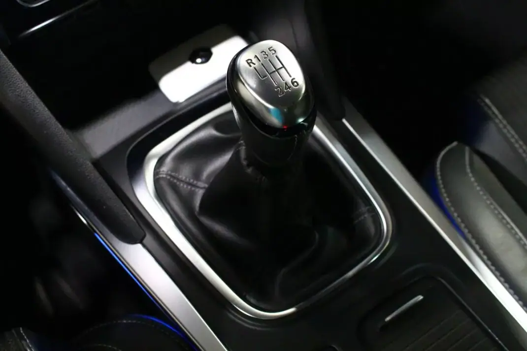 Renault Mégane Sport Tourer 2022 - 15900 EUR, 141000 km - AUTO.MOTO.pt - 141000km - foto 27 de 30